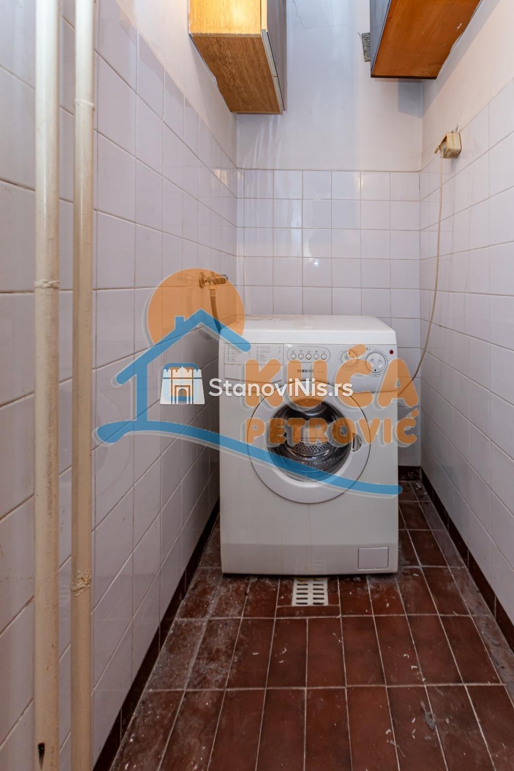 Slika 2 - Stan u zgradi, uknjižen, centralno grejanje, oglas ID p-08006