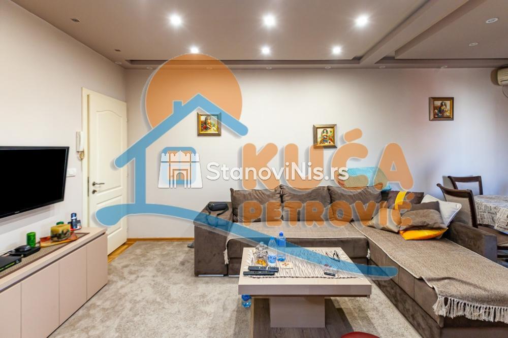 Glavna slika -Stan u zgradi, novogradnja, uknjižen, centralno grejanje, oglas ID p-07942