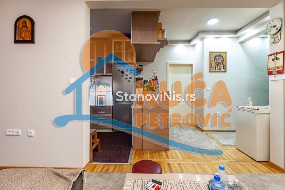 Slika 8 - Stan u zgradi, novogradnja, uknjižen, centralno grejanje, oglas ID p-07942