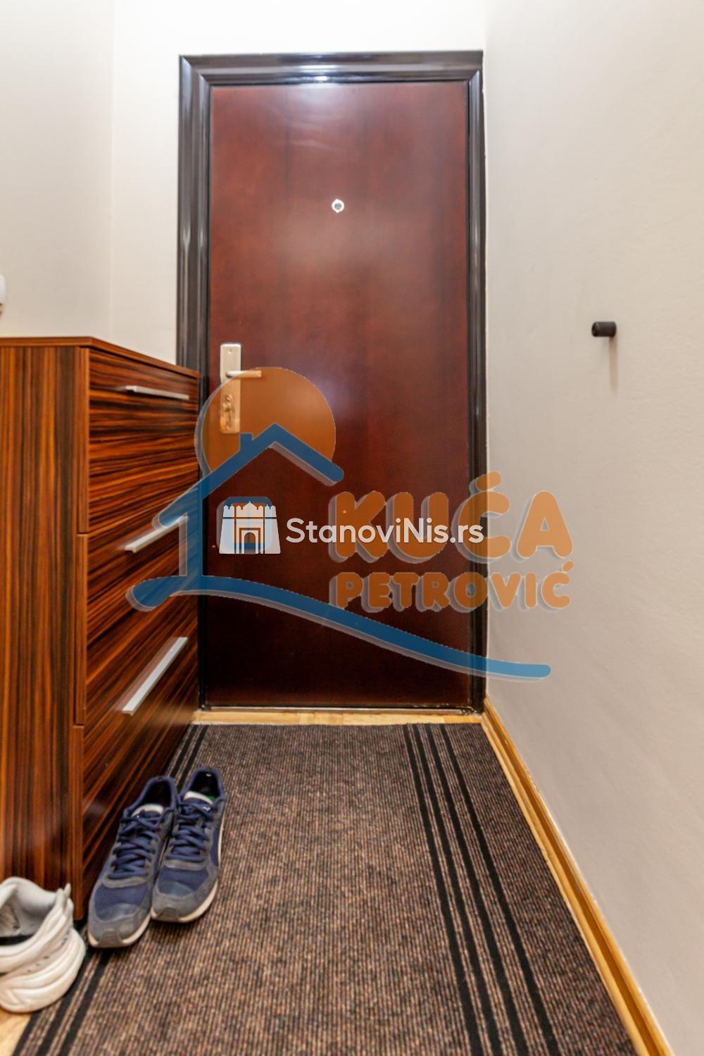 Slika 10 - Stan u zgradi, novogradnja, uknjižen, centralno grejanje, oglas ID p-07942