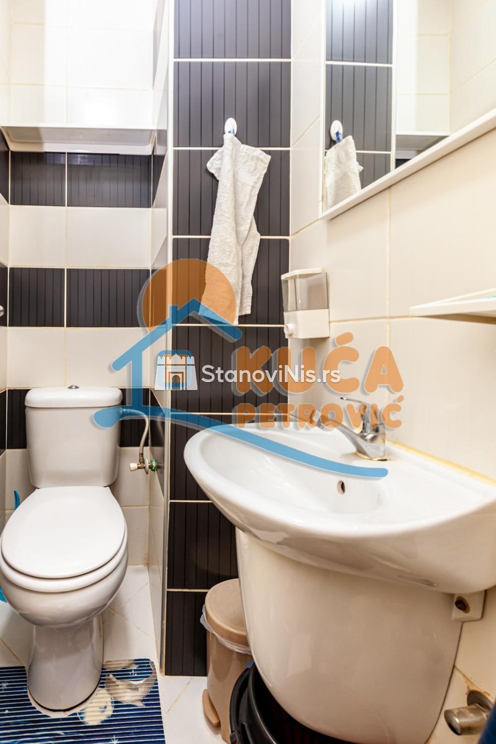 Slika 9 - Stan u zgradi, novogradnja, uknjižen, centralno grejanje, oglas ID p-07942