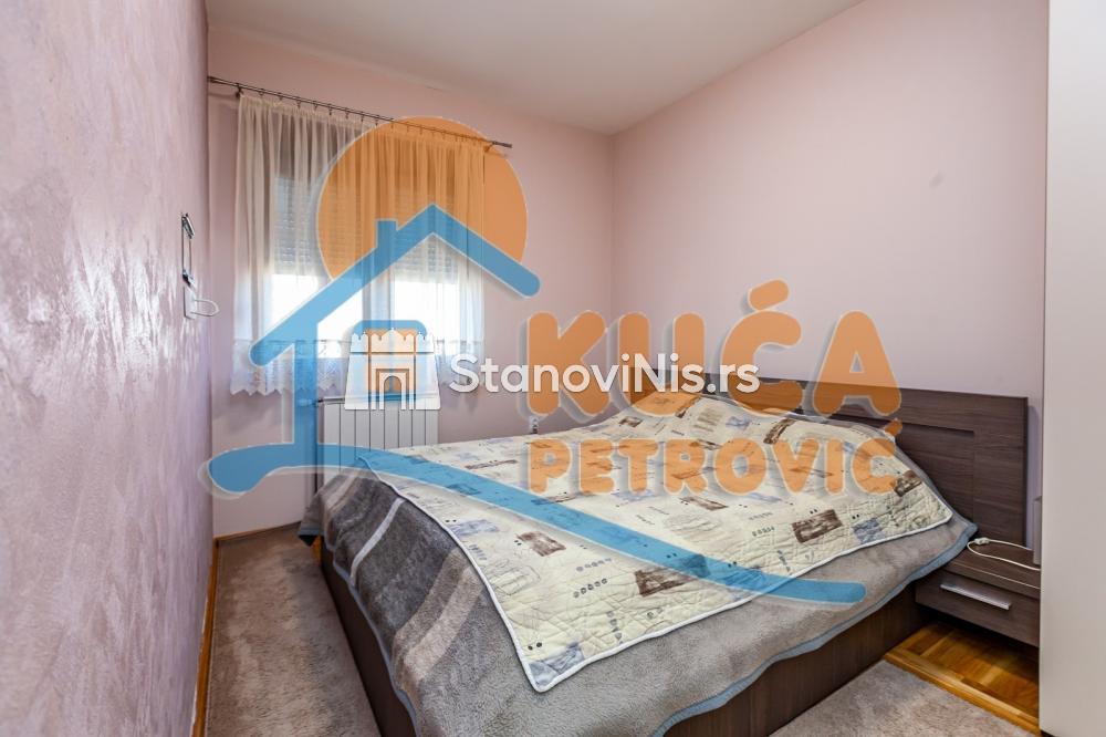 Slika 11 - Stan u zgradi, novogradnja, uknjižen, centralno grejanje, oglas ID p-07942