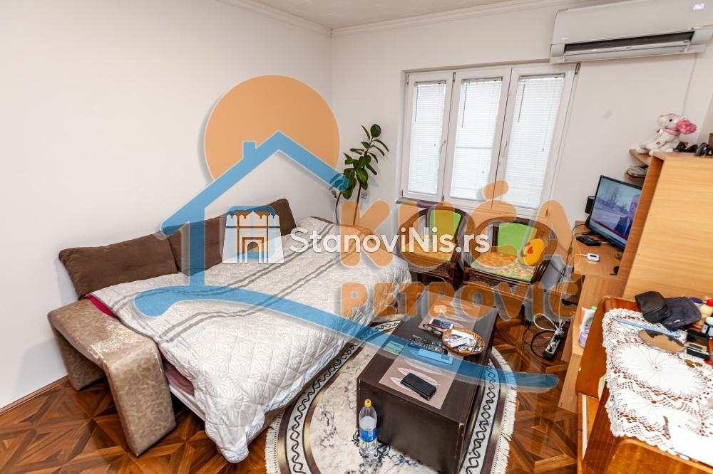 Glavna slika -Stan u zgradi, grejanje na struju, oglas ID p-07778