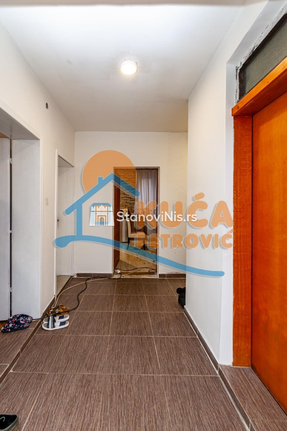 Slika 1 - Stan u zgradi, grejanje na struju, oglas ID p-07778