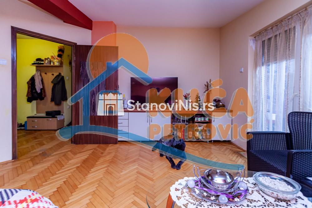 Slika 1 - Stan u zgradi, uknjižen, grejanje na struju, oglas ID p-07561