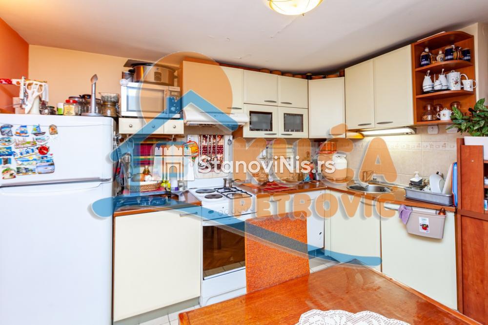 Slika 4 - Stan u zgradi, uknjižen, grejanje na struju, oglas ID p-07561