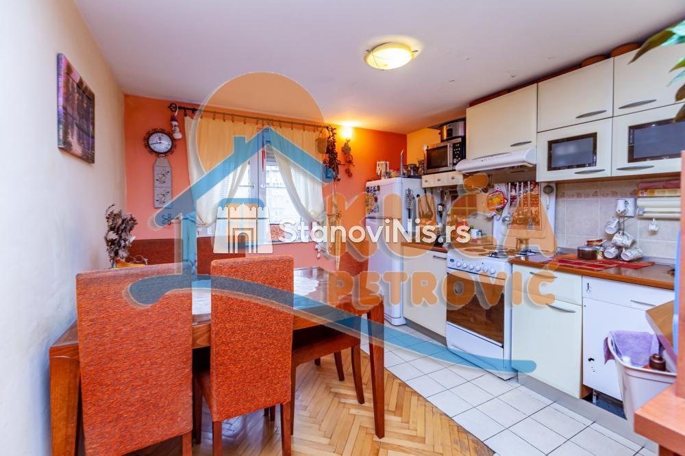 Slika 6 - Stan u zgradi, uknjižen, grejanje na struju, oglas ID p-07561