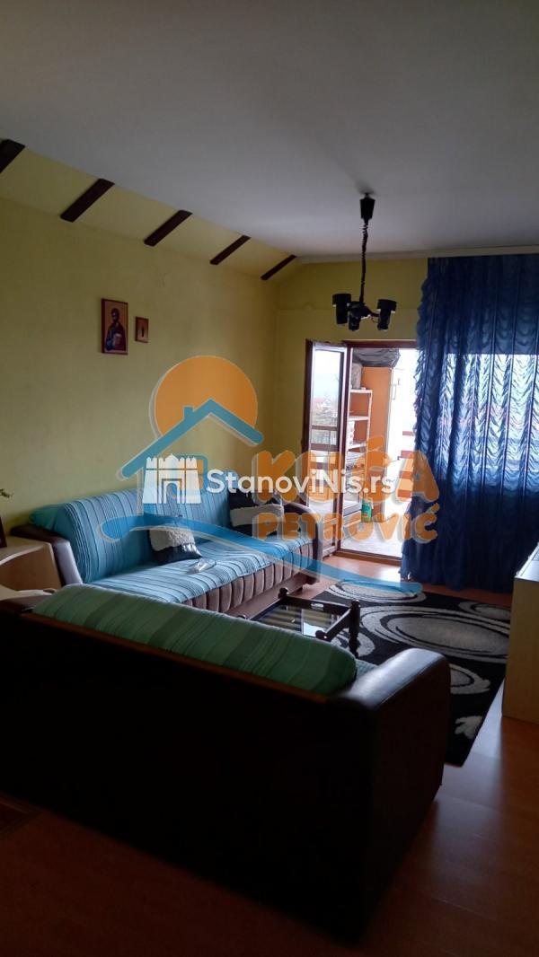 Glavna slika -Stan u zgradi, uknjižen, etažno grejanje, oglas ID p-07383