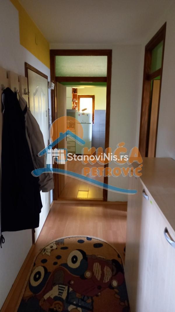 Slika 1 - Stan u zgradi, uknjižen, etažno grejanje, oglas ID p-07383