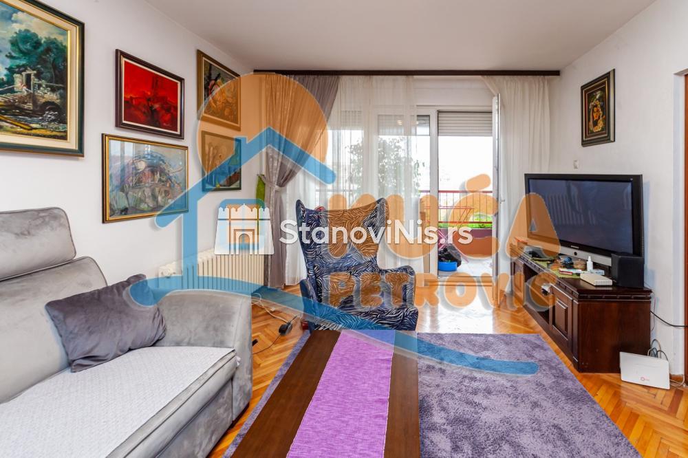 Slika 2 - Stan u zgradi, uknjižen, centralno grejanje, oglas ID p-06884