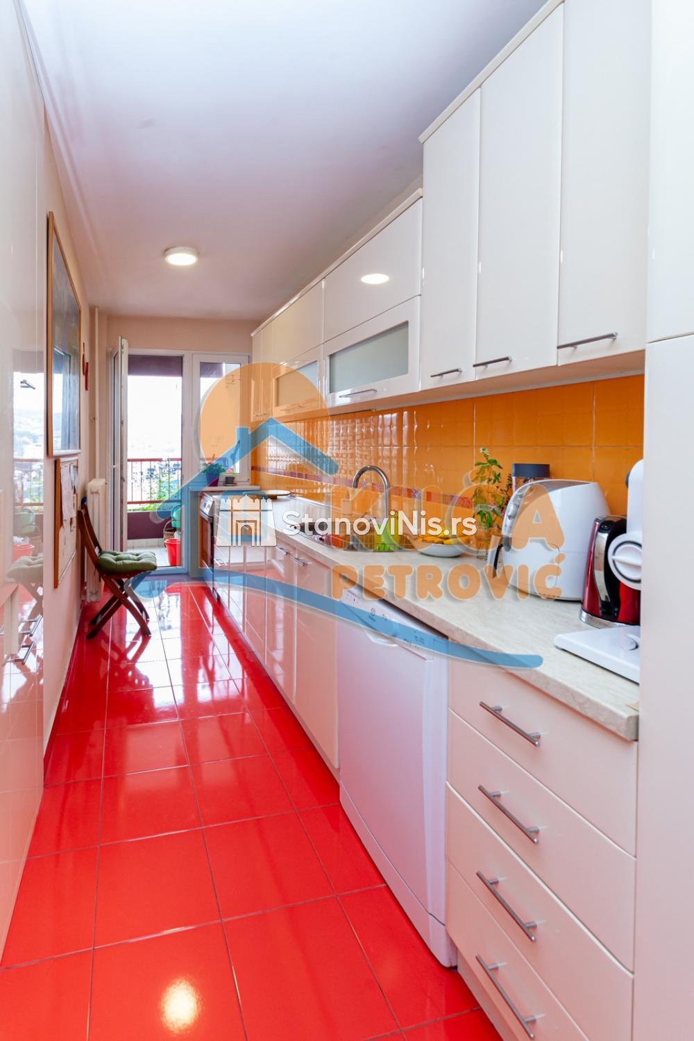 Slika 11 - Stan u zgradi, uknjižen, centralno grejanje, oglas ID p-06884