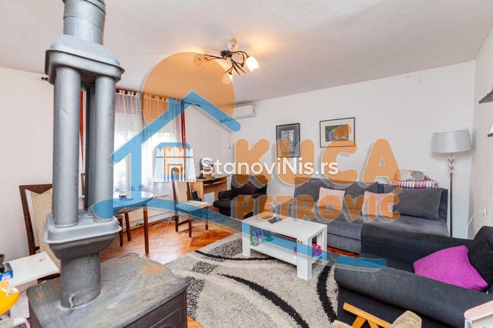 Glavna slika -Stan u zgradi, etažno grejanje, oglas ID p-06835