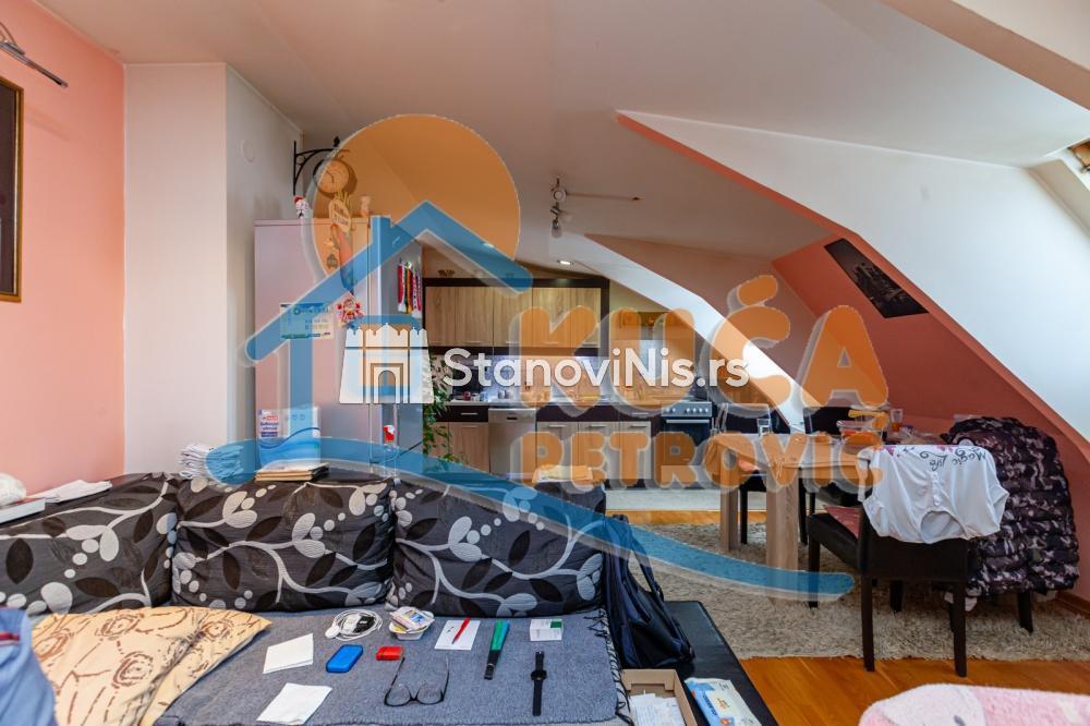 Glavna slika -Stan u zgradi, uknjižen, centralno grejanje, oglas ID p-06804