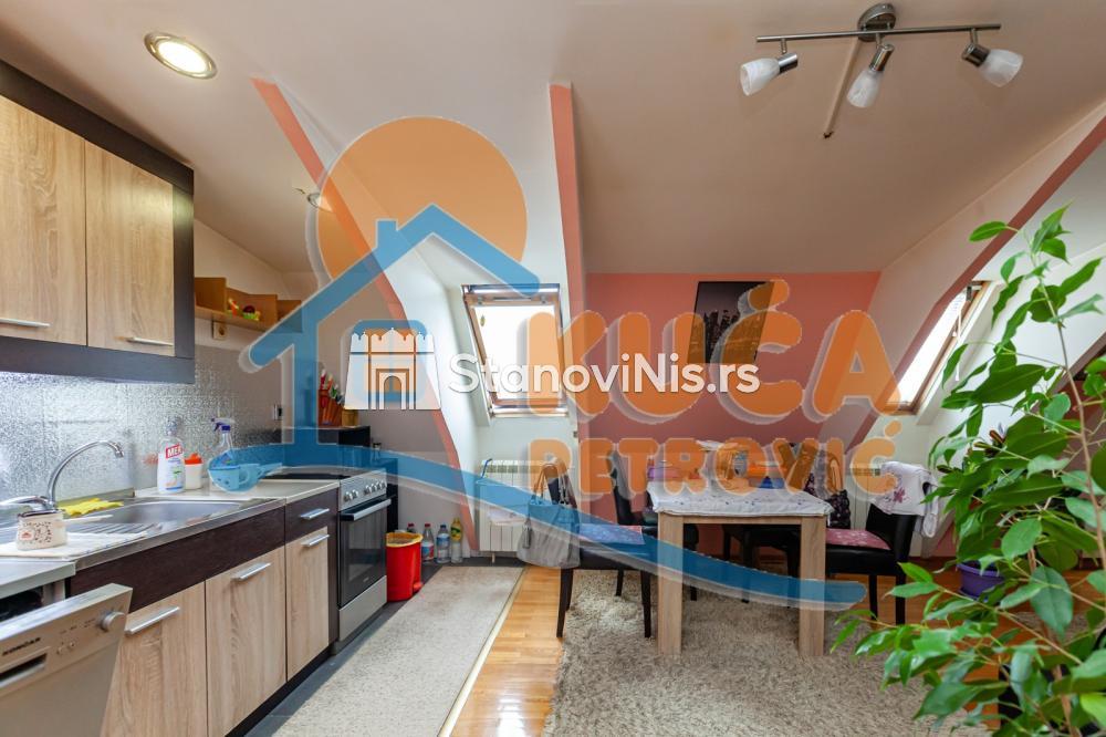 Slika 3 - Stan u zgradi, uknjižen, centralno grejanje, oglas ID p-06804