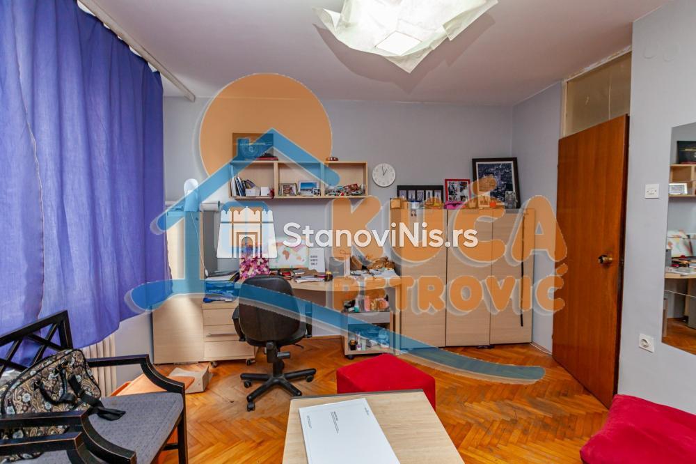 Slika 7 - Stan u zgradi, uknjižen, centralno grejanje, oglas ID p-06507