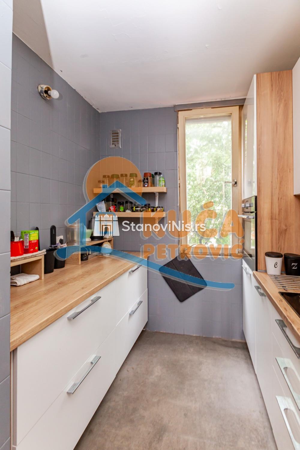 Slika 11 - Stan u zgradi, uknjižen, centralno grejanje, oglas ID p-06507