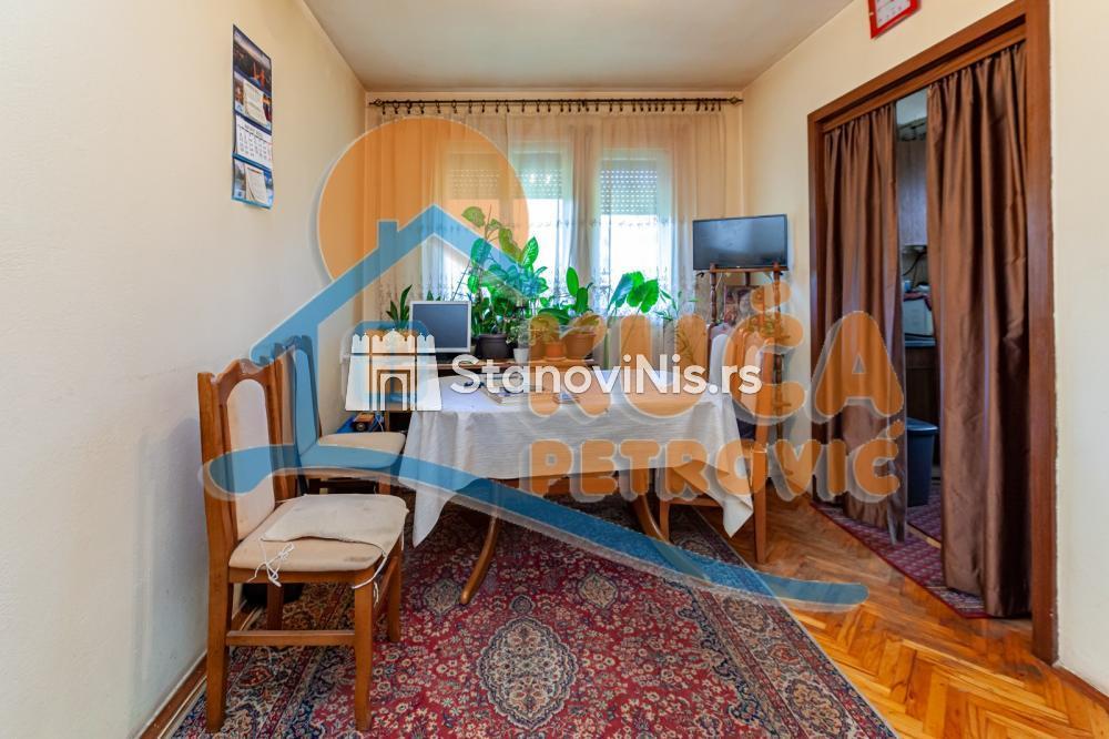 Glavna slika -Stan u zgradi, uknjižen, grejanje na struju, oglas ID p-06469