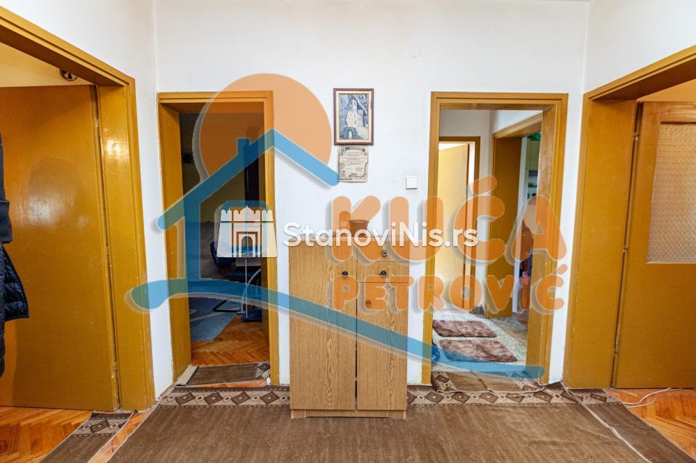 Slika 2 - Stan u zgradi, uknjižen, grejanje na struju, oglas ID p-06469