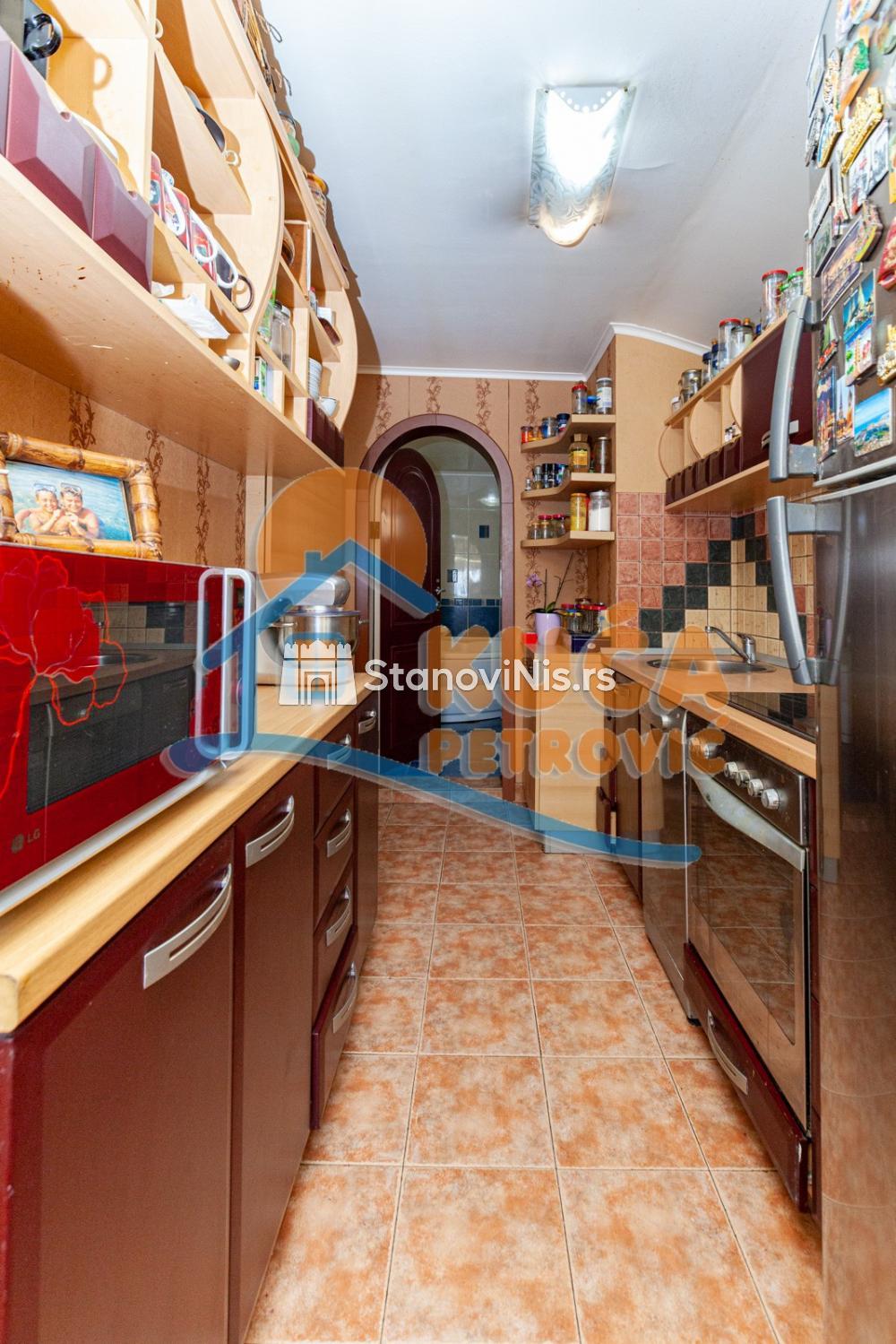 Slika 6 - Stan u zgradi, uknjižen, centralno grejanje, oglas ID p-06061