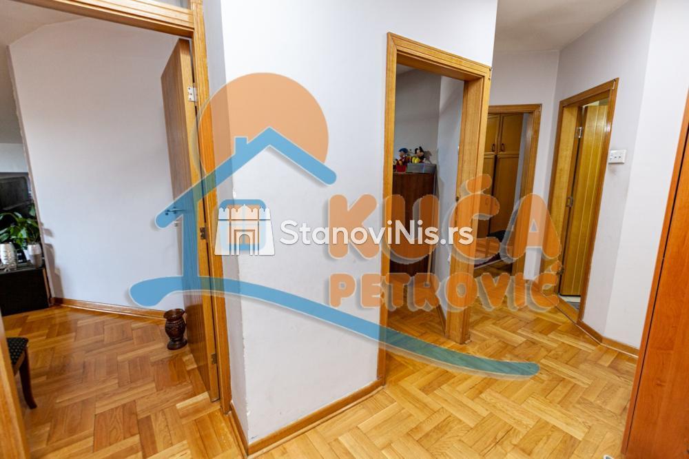 Glavna slika -Stan u zgradi, novogradnja, uknjižen, centralno grejanje, oglas ID p-06096