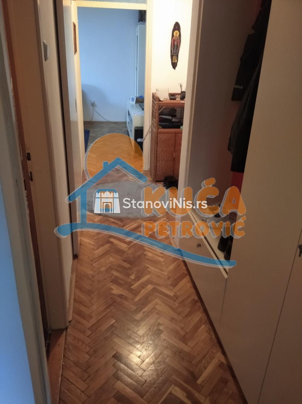 Slika 4 - Stan u zgradi, uknjižen, centralno grejanje, oglas ID p-05893