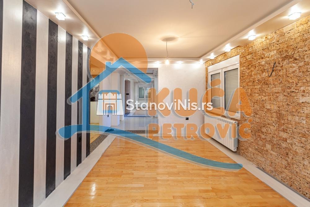 Glavna slika -Stan u zgradi, novogradnja, uknjižen, etažno grejanje, oglas ID p-05541