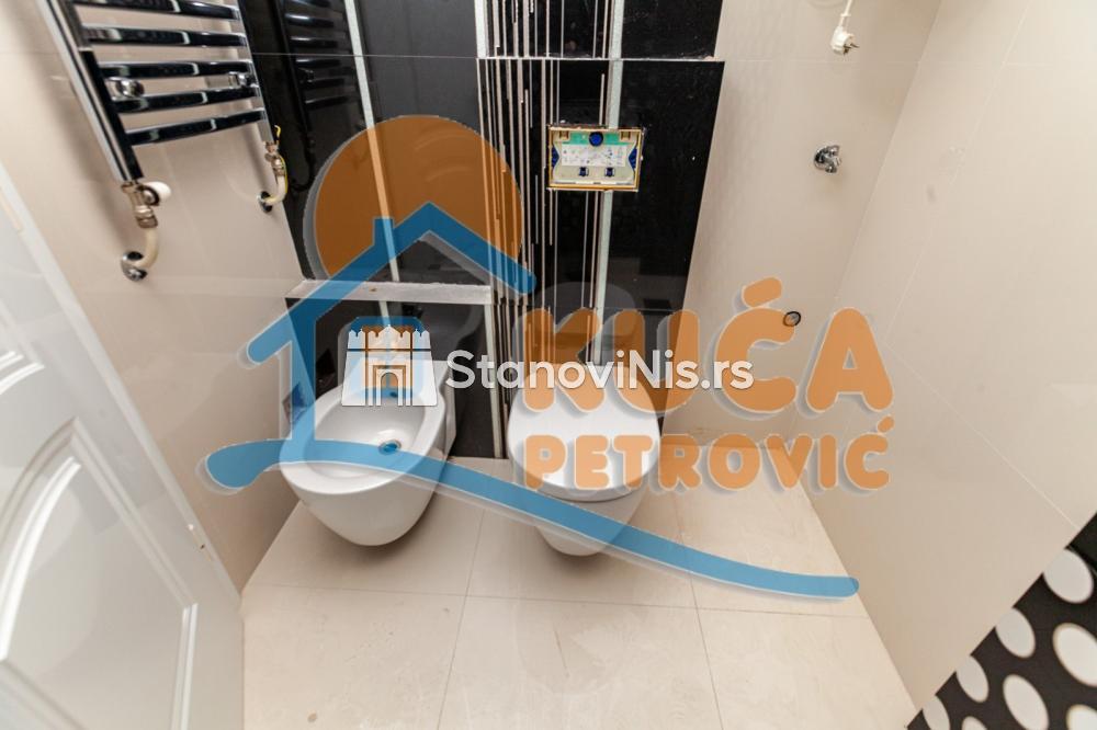 Slika 9 - Stan u zgradi, novogradnja, uknjižen, etažno grejanje, oglas ID p-05541