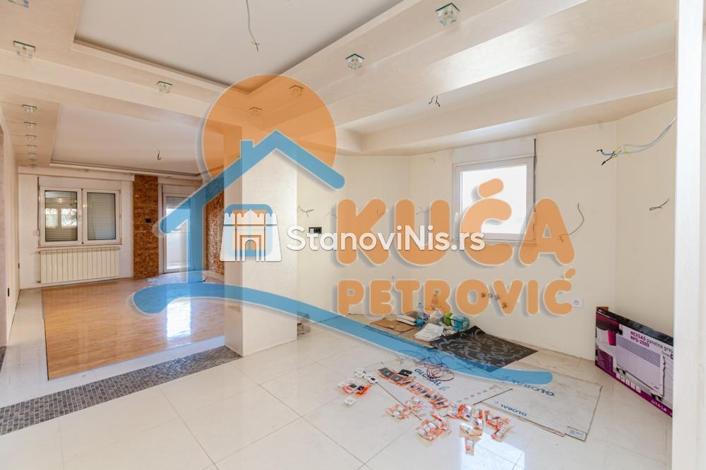 Slika 8 - Stan u zgradi, novogradnja, uknjižen, etažno grejanje, oglas ID p-05541