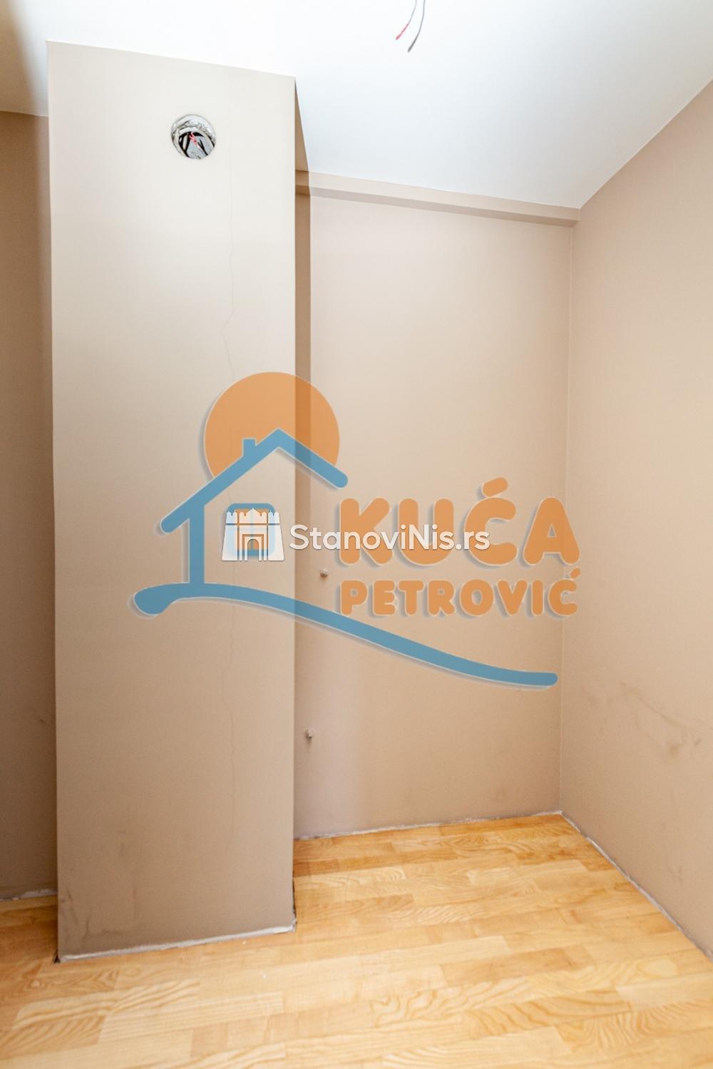 Slika 5 - Stan u zgradi, novogradnja, uknjižen, etažno grejanje, oglas ID p-05541
