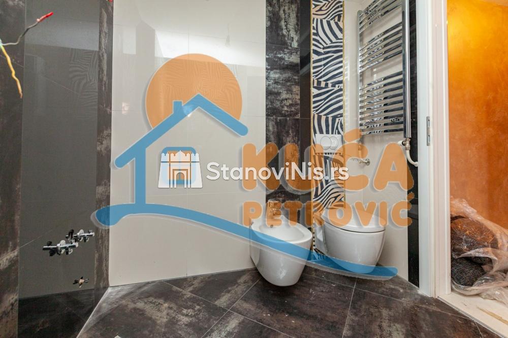 Slika 7 - Stan u zgradi, novogradnja, uknjižen, etažno grejanje, oglas ID p-05541