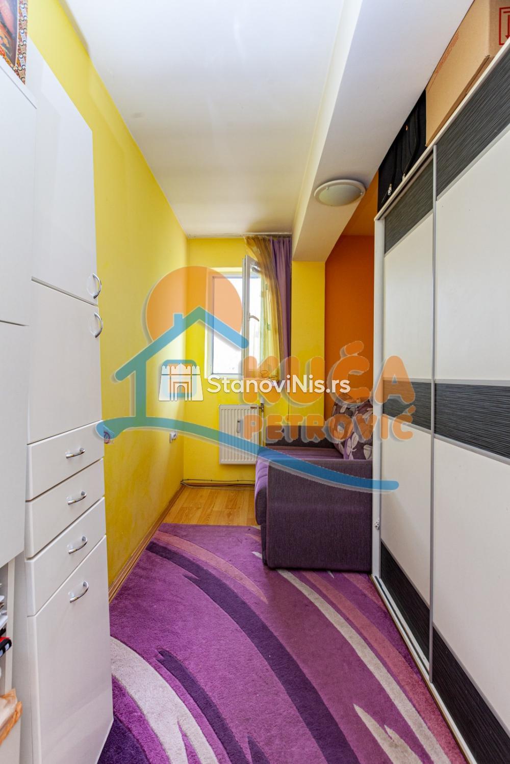 Slika 3 - Stan u zgradi, uknjižen, centralno grejanje, oglas ID p-05634