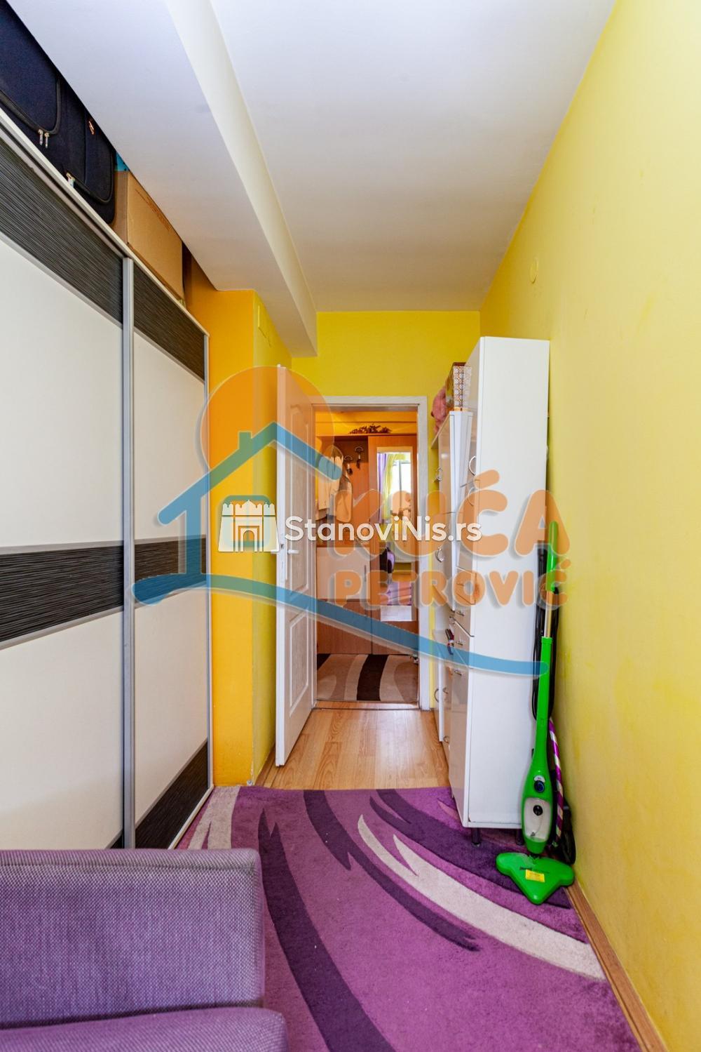 Slika 4 - Stan u zgradi, uknjižen, centralno grejanje, oglas ID p-05634