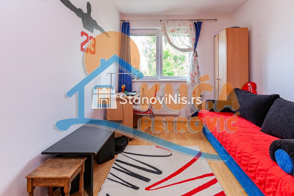 Slika 5 - Stan u zgradi, uknjižen, centralno grejanje, oglas ID p-05634