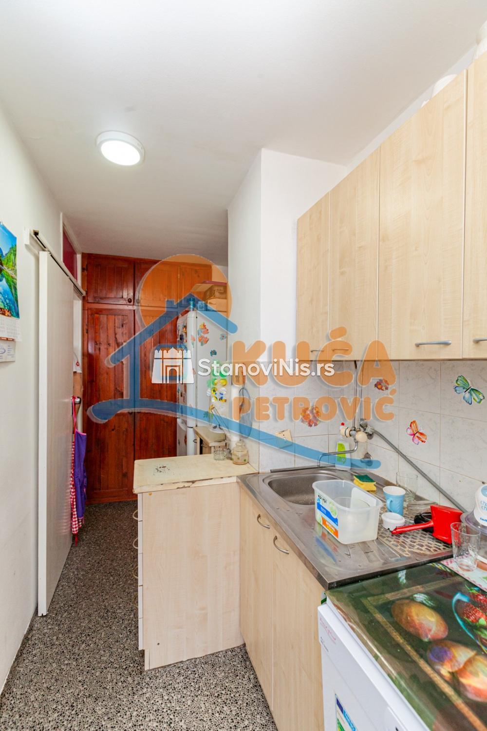 Slika 4 - Stan u zgradi, uknjižen, centralno grejanje, oglas ID p-05443