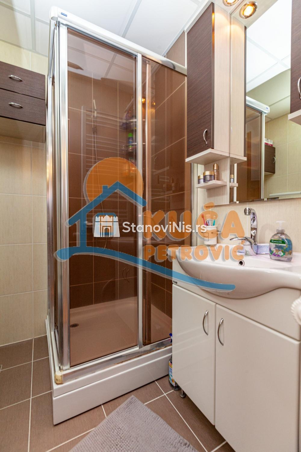 Slika 9 - Stan u zgradi, novogradnja, uknjižen, etažno grejanje, oglas ID p-05347