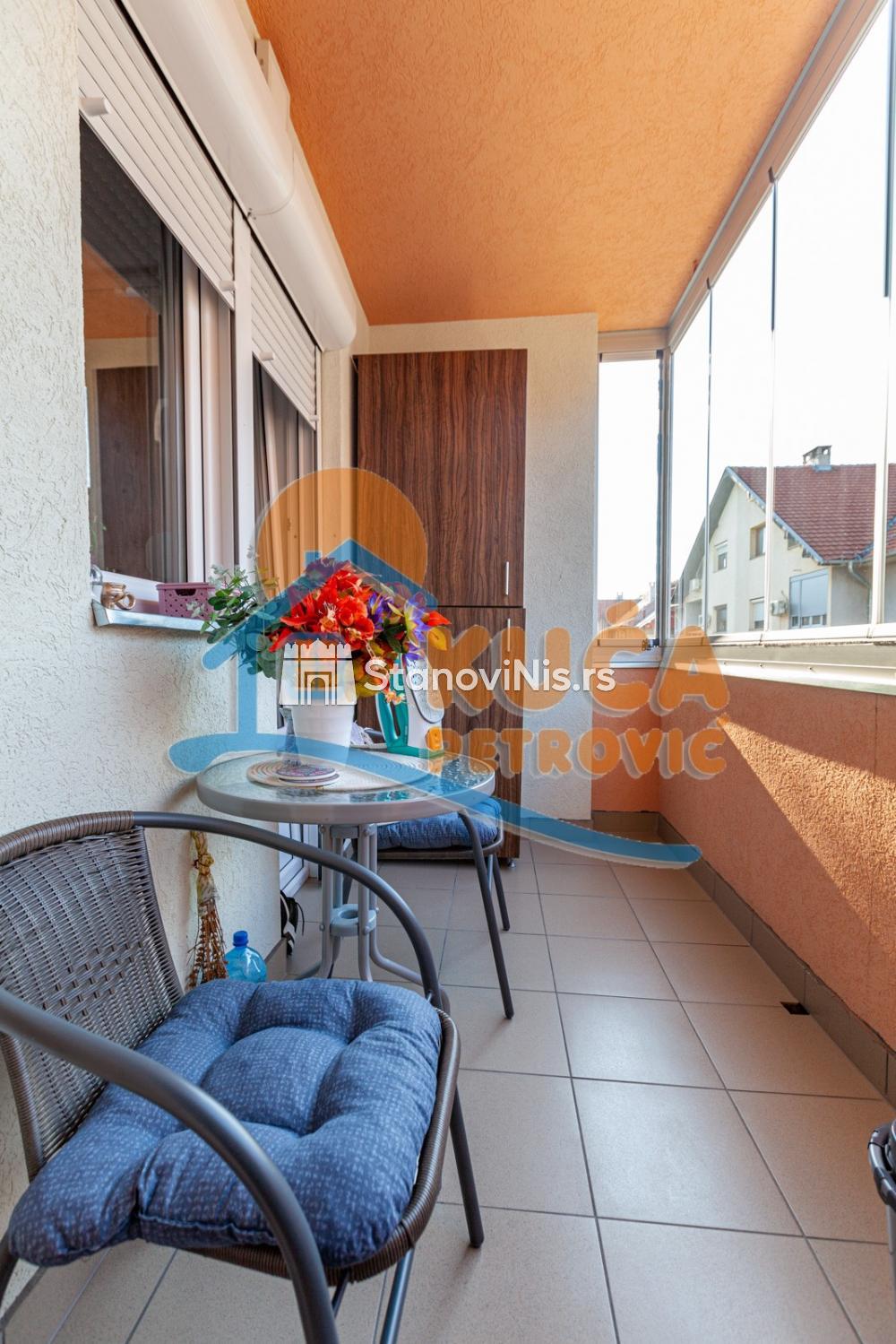 Slika 5 - Stan u zgradi, novogradnja, uknjižen, etažno grejanje, oglas ID p-05347