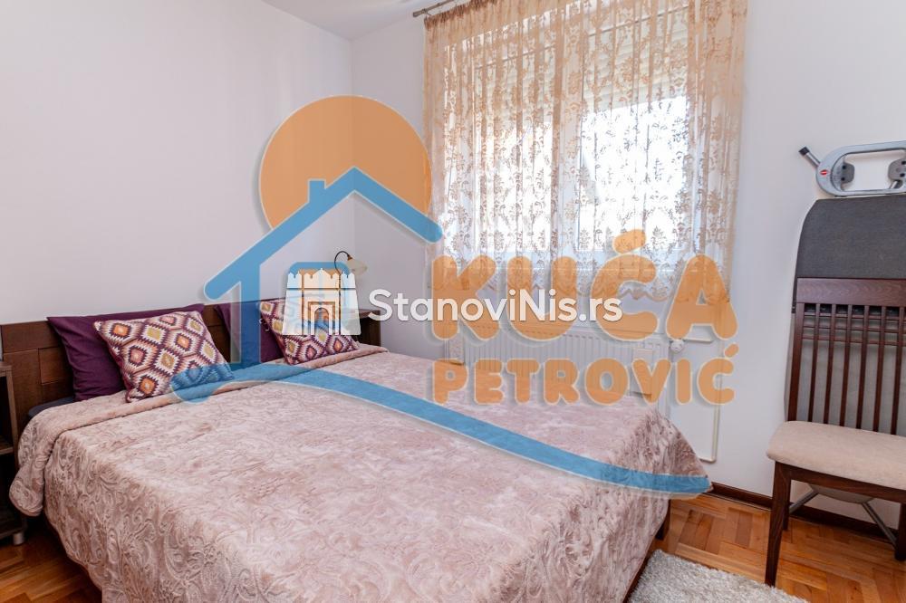 Slika 10 - Stan u zgradi, novogradnja, uknjižen, etažno grejanje, oglas ID p-05347