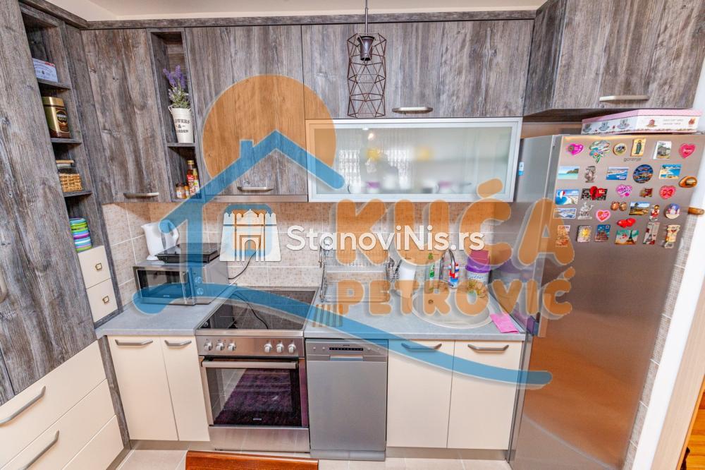 Slika 2 - Stan u zgradi, novogradnja, uknjižen, etažno grejanje, oglas ID p-05347