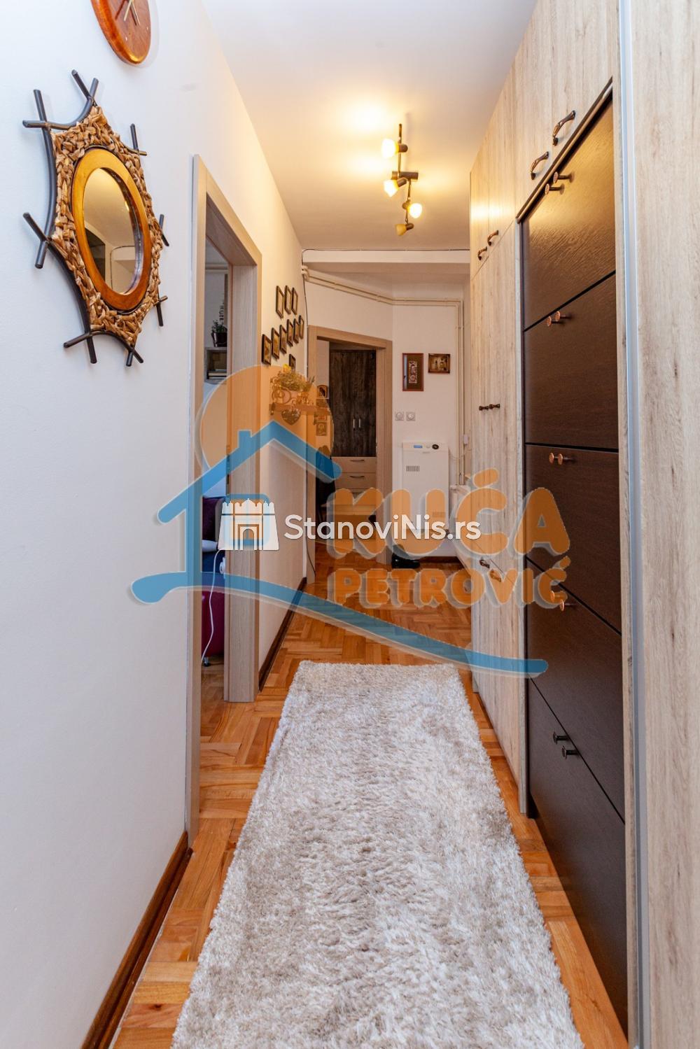 Slika 7 - Stan u zgradi, novogradnja, uknjižen, etažno grejanje, oglas ID p-05347