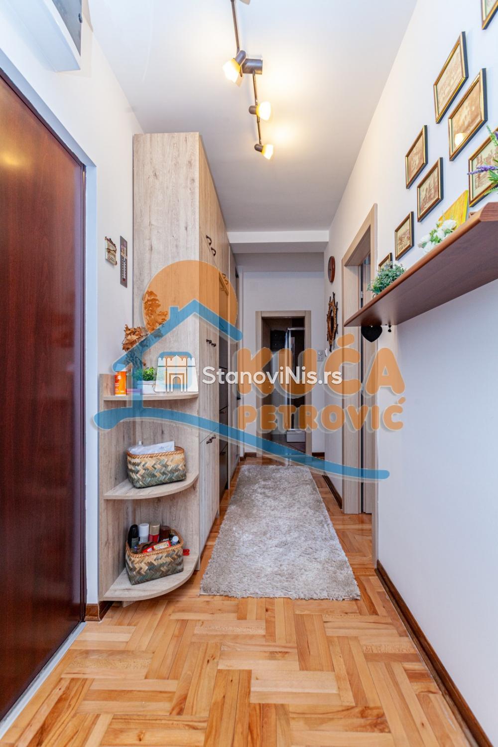 Slika 6 - Stan u zgradi, novogradnja, uknjižen, etažno grejanje, oglas ID p-05347