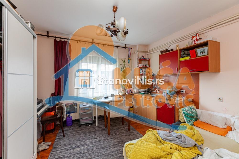 Slika 1 - Stan u zgradi, uknjižen, etažno grejanje, oglas ID p-05014