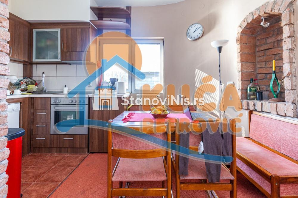 Slika 8 - Stan u zgradi, uknjižen, etažno grejanje, oglas ID p-05014