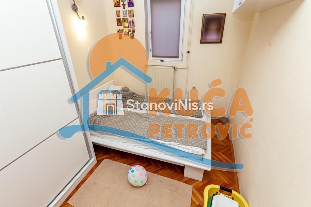 Slika 3 - Stan u zgradi, uknjižen, etažno grejanje, oglas ID p-05014