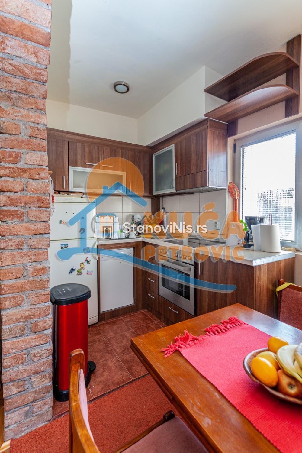 Slika 10 - Stan u zgradi, uknjižen, etažno grejanje, oglas ID p-05014