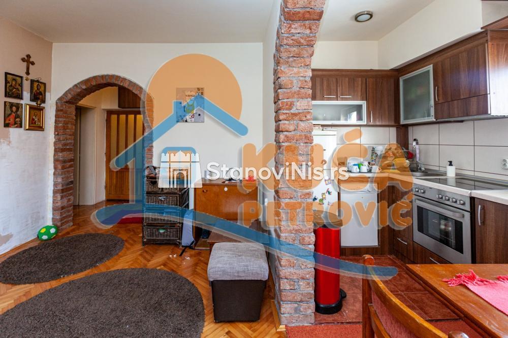 Slika 9 - Stan u zgradi, uknjižen, etažno grejanje, oglas ID p-05014