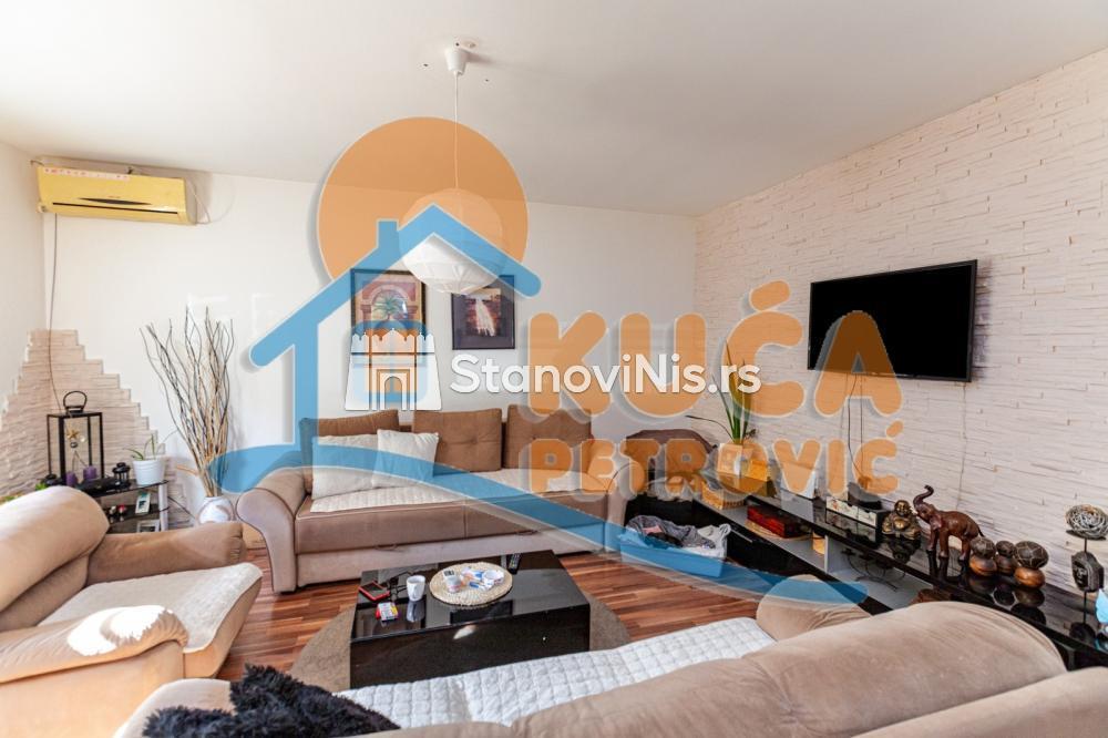 Glavna slika -Stan u zgradi, uknjižen, etažno grejanje, oglas ID p-04497