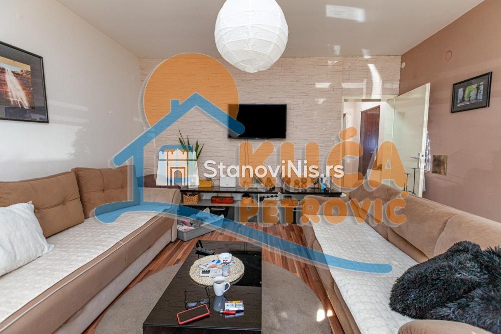 Slika 7 - Stan u zgradi, uknjižen, etažno grejanje, oglas ID p-04497