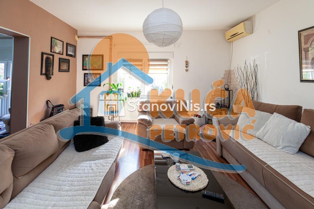 Slika 8 - Stan u zgradi, uknjižen, etažno grejanje, oglas ID p-04497