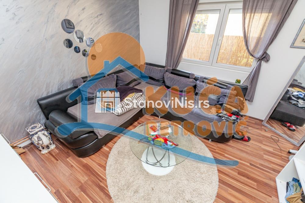 Slika 3 - Stan u zgradi, uknjižen, etažno grejanje, oglas ID p-04497