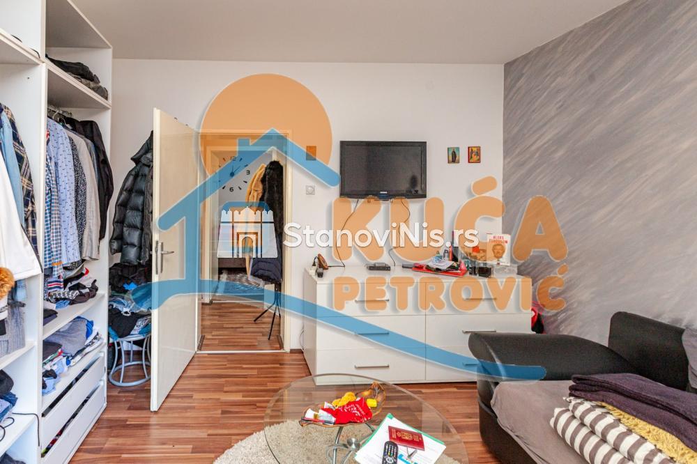 Slika 4 - Stan u zgradi, uknjižen, etažno grejanje, oglas ID p-04497